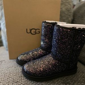 UGG SHORT COSMO WOMEN’S BOOTS SIZE 7